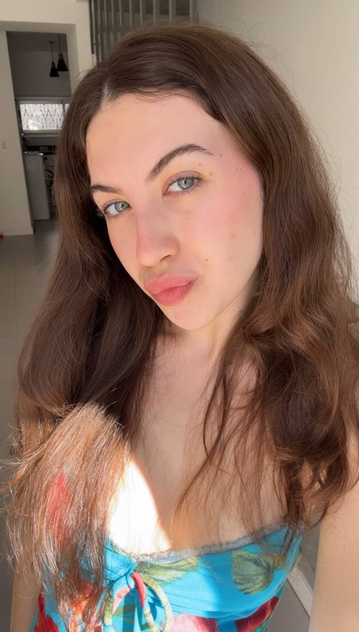 Nude girl Amber in Duntai