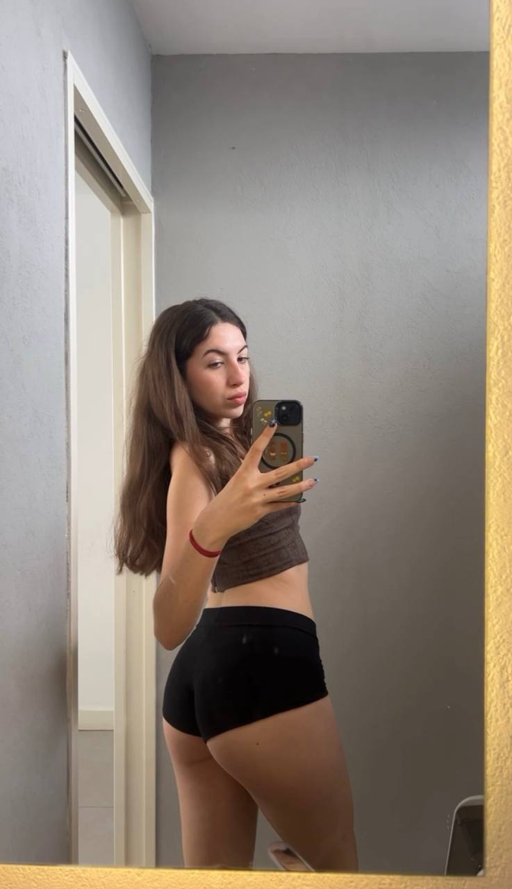 Amber in her underwear in Duntai