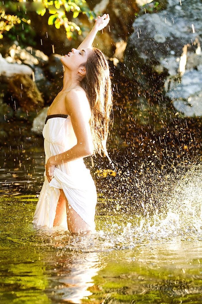 Marie Avgeropoulos in Duntai