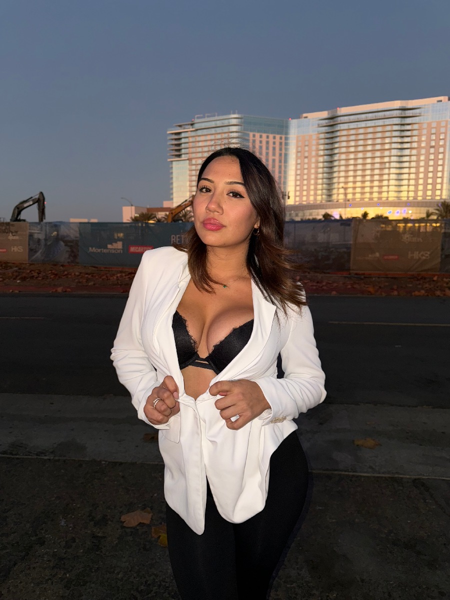 Take a pause and enjoy Ali Cruz — streaming from Duntai