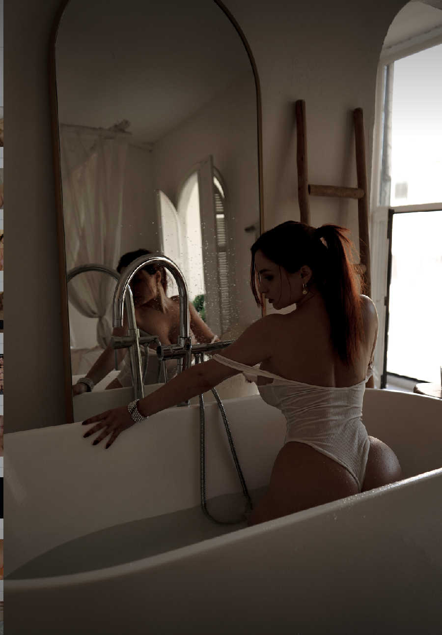 A playful frame from Miranda Faith nude — online in Duntai