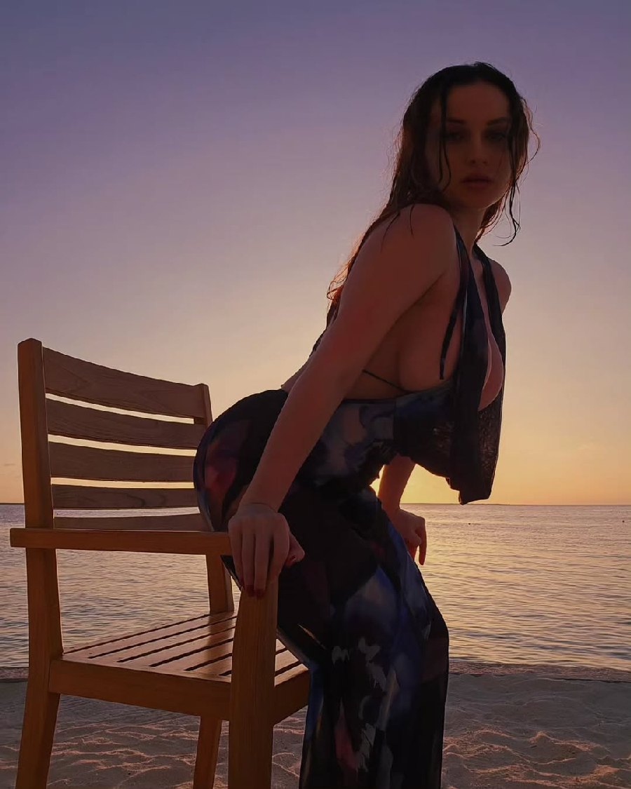 Sexy girl Miranda Faith nude in Duntai