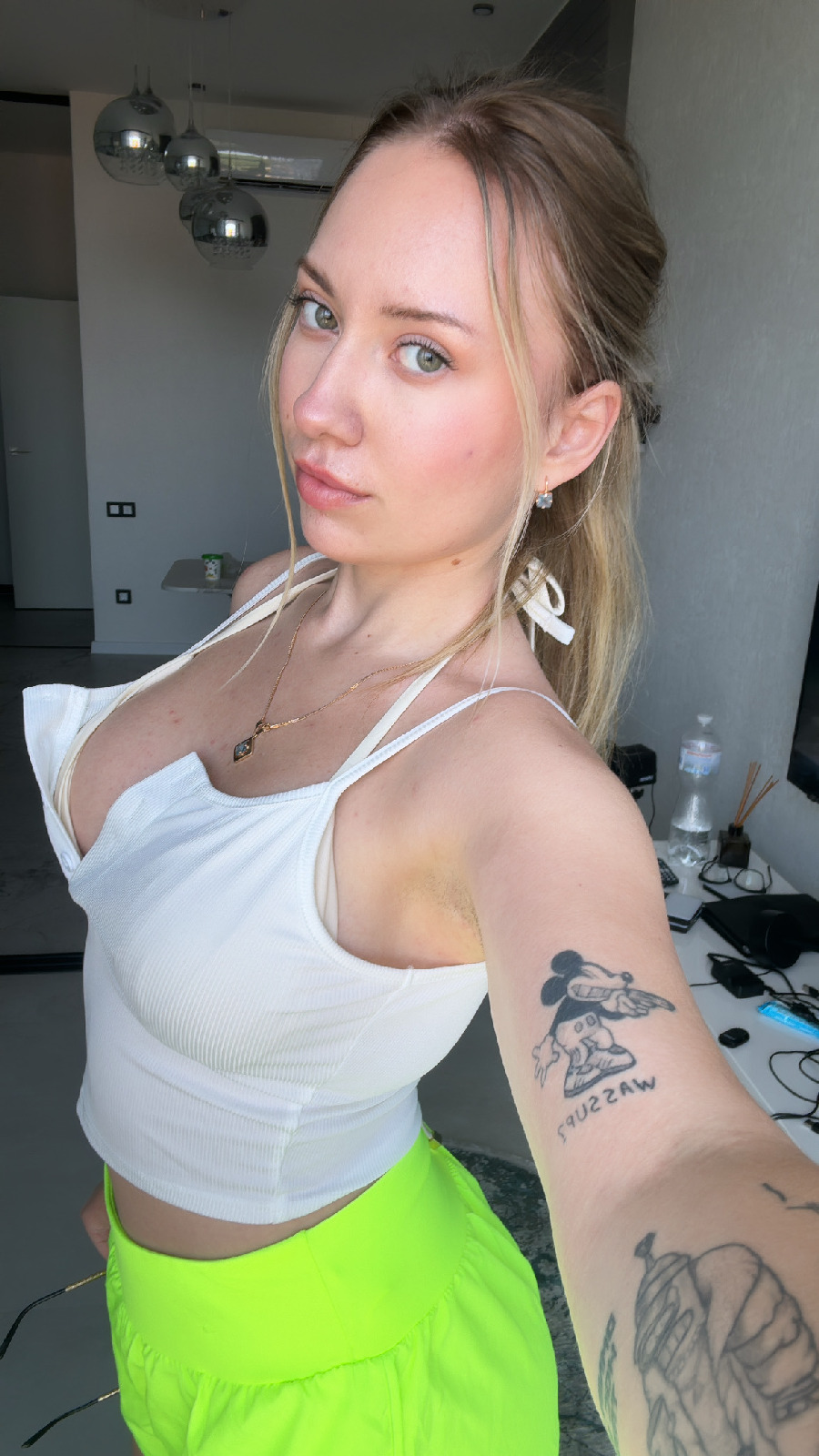 KateV in her underwear in Duntai