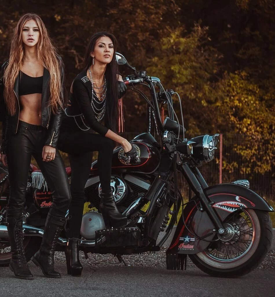Beautiful girls and bikes in Duntai