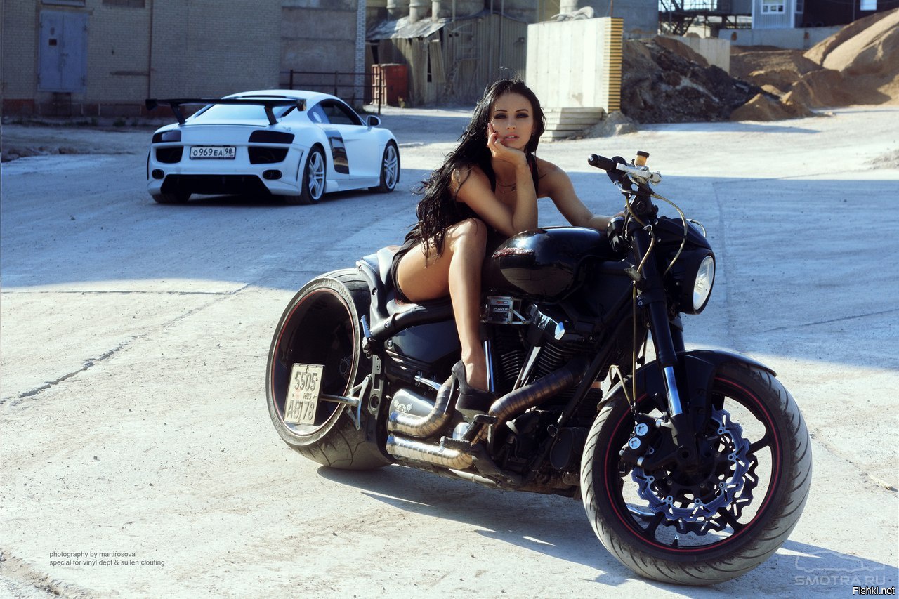 Sexy model Brunettes on a motorcycle in Duntai