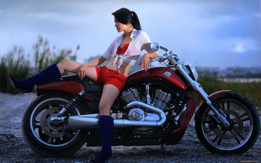 Beautiful girls and motorcycles in Duntai