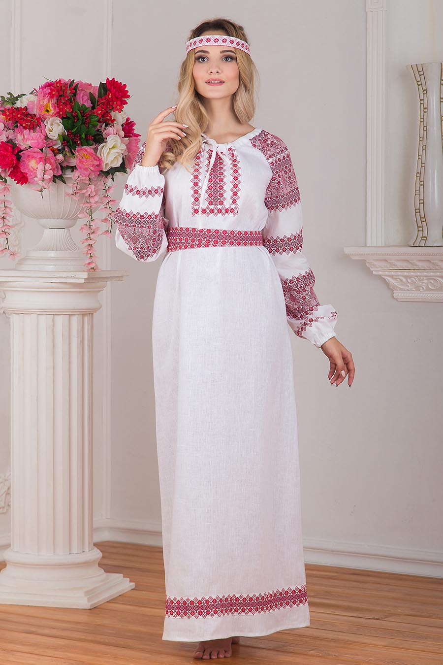 Women in Slavic costumes in Duntai