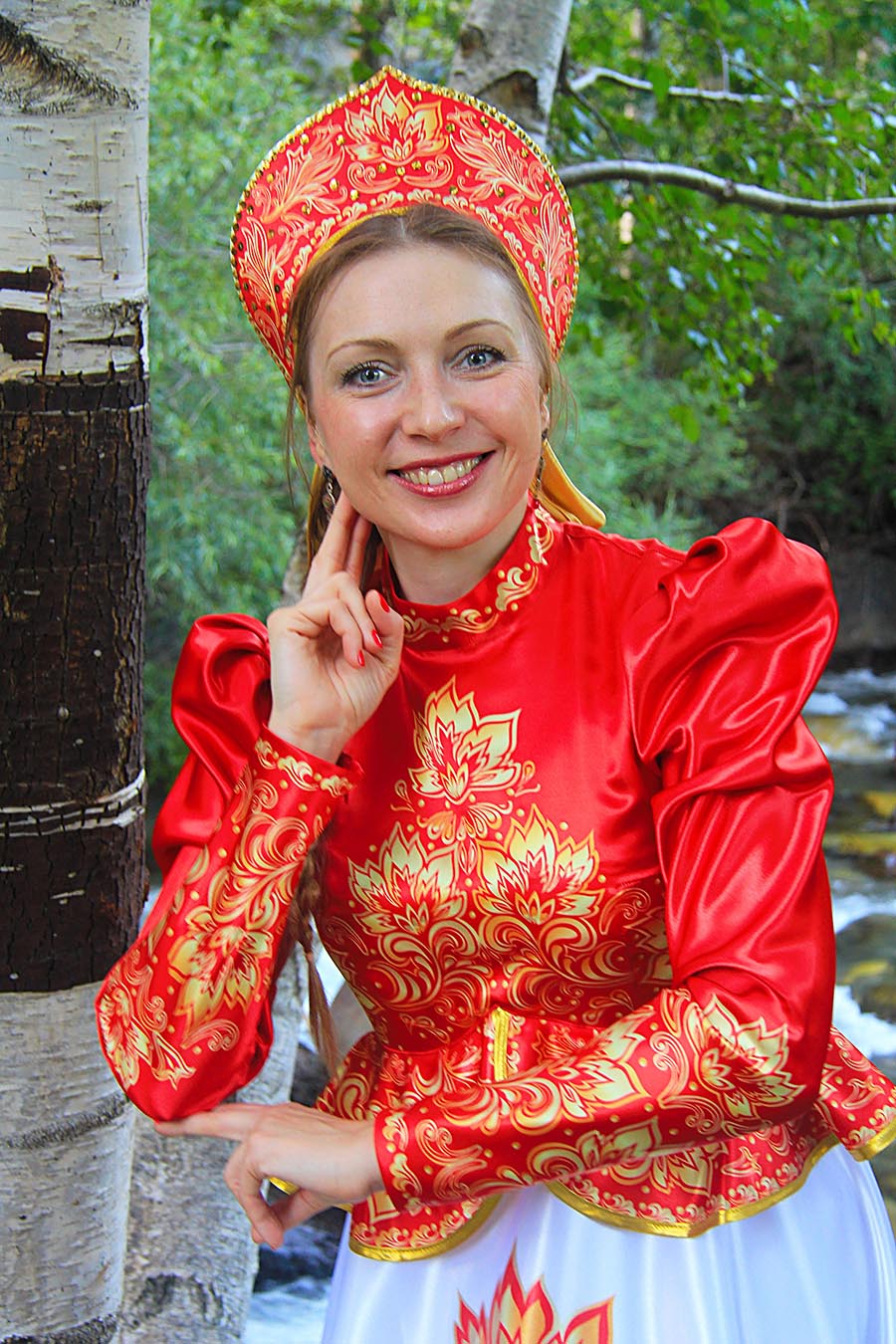 Women in Slavic costumes in Duntai