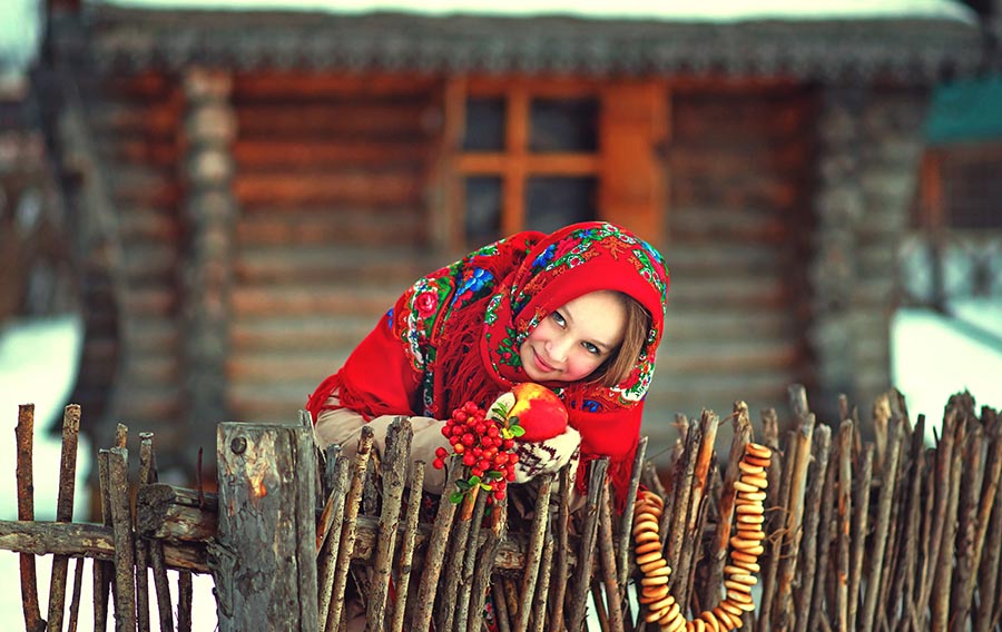 Sexy girl Women in Slavic costumes in Duntai