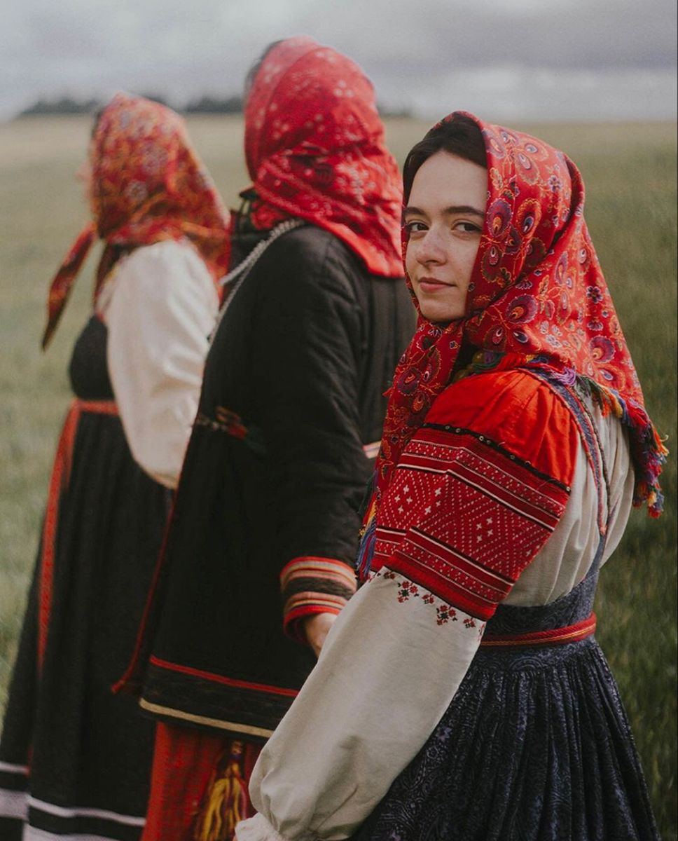 Women in Slavic costumes in Duntai