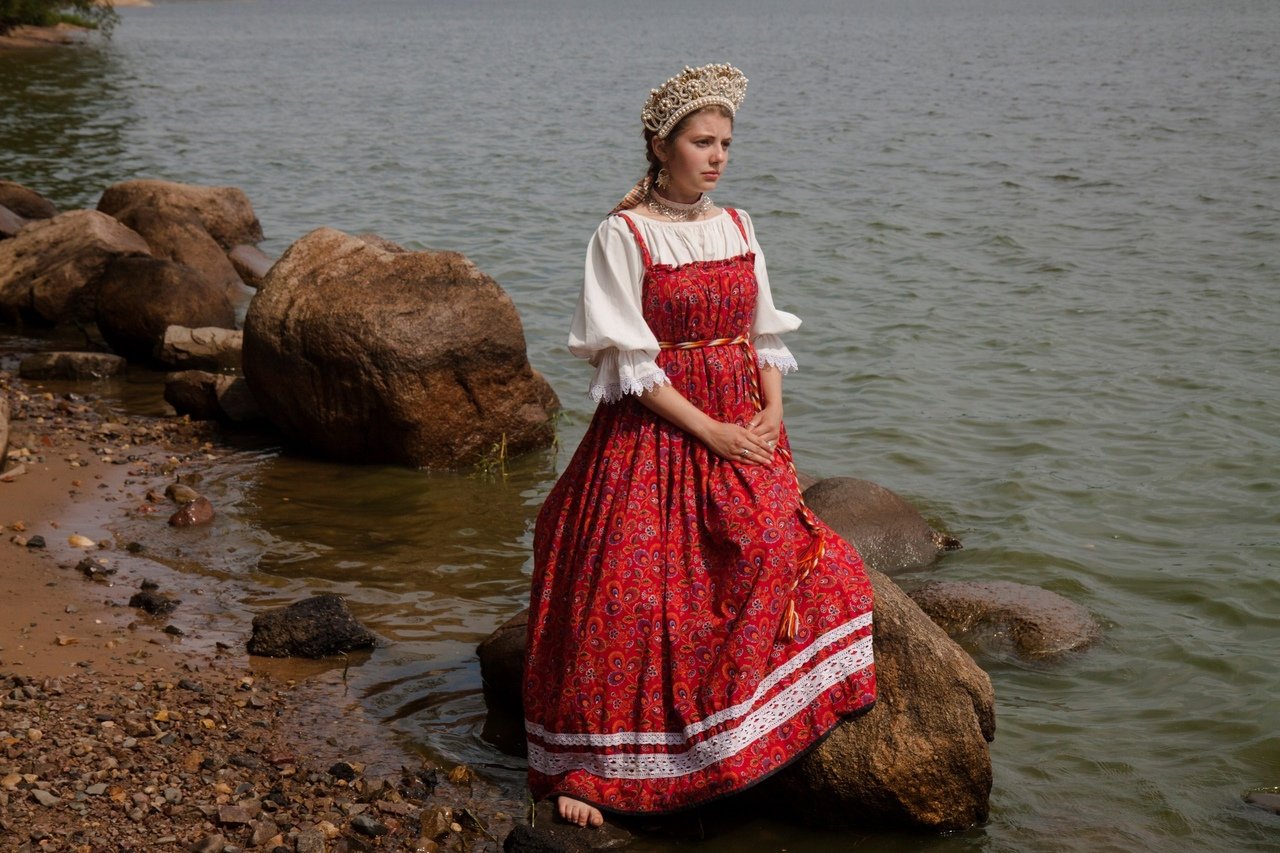 Women in Slavic costumes in Duntai