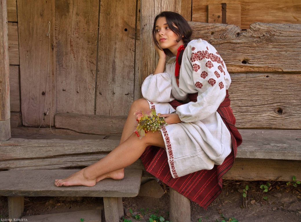 Women in Slavic costumes in Duntai