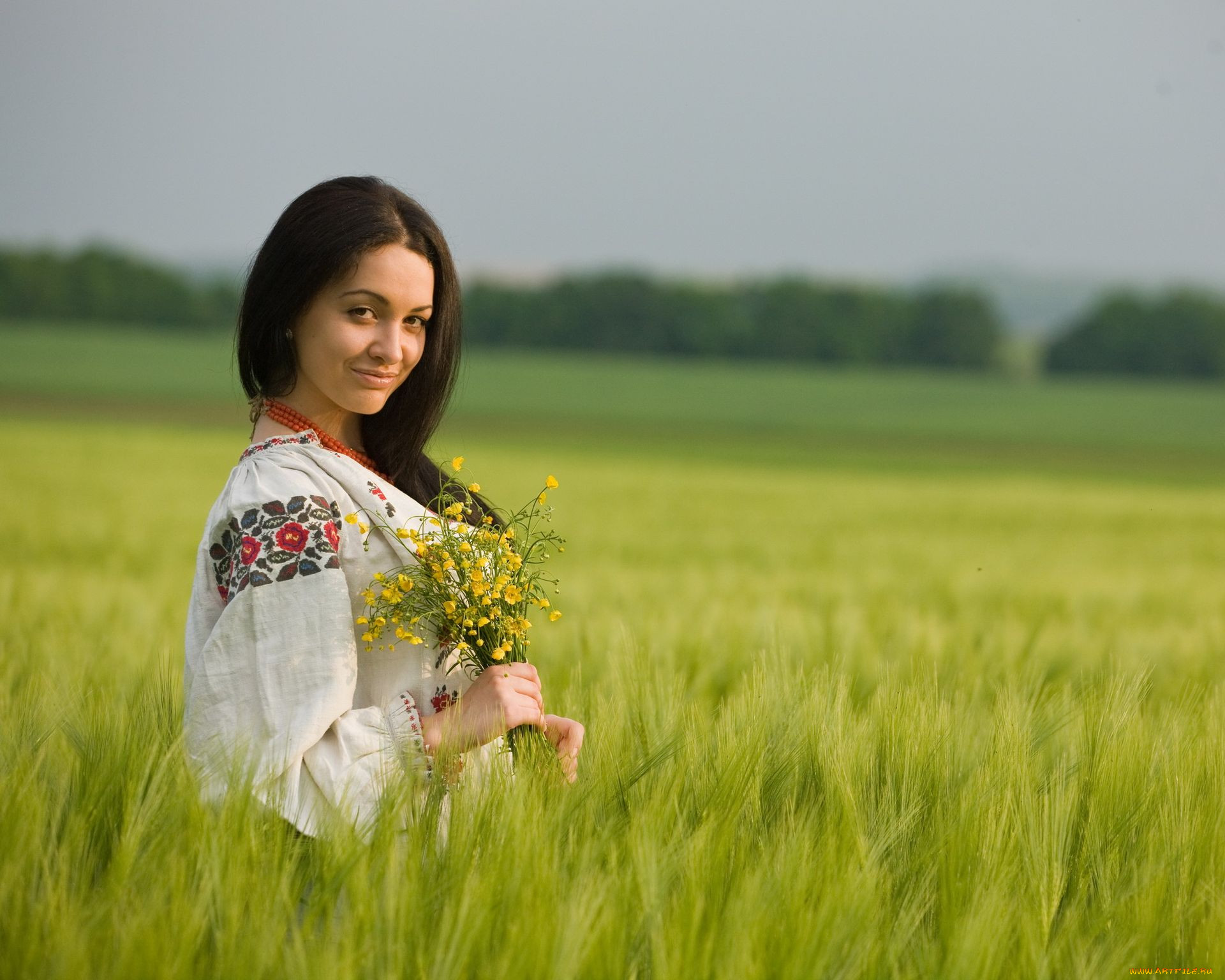Women in Slavic costumes in Duntai