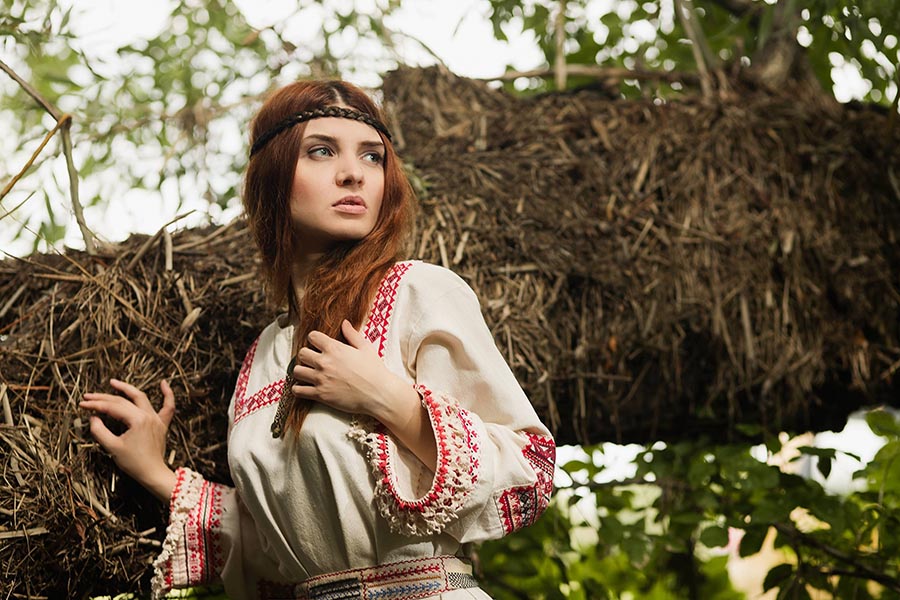 Women in Slavic costumes in Duntai