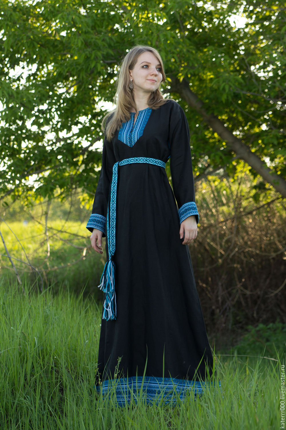 Women in Slavic costumes in Duntai