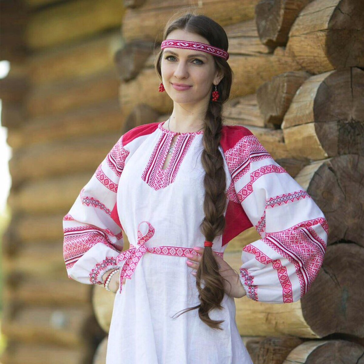 Girls in Slavic costumes in Duntai