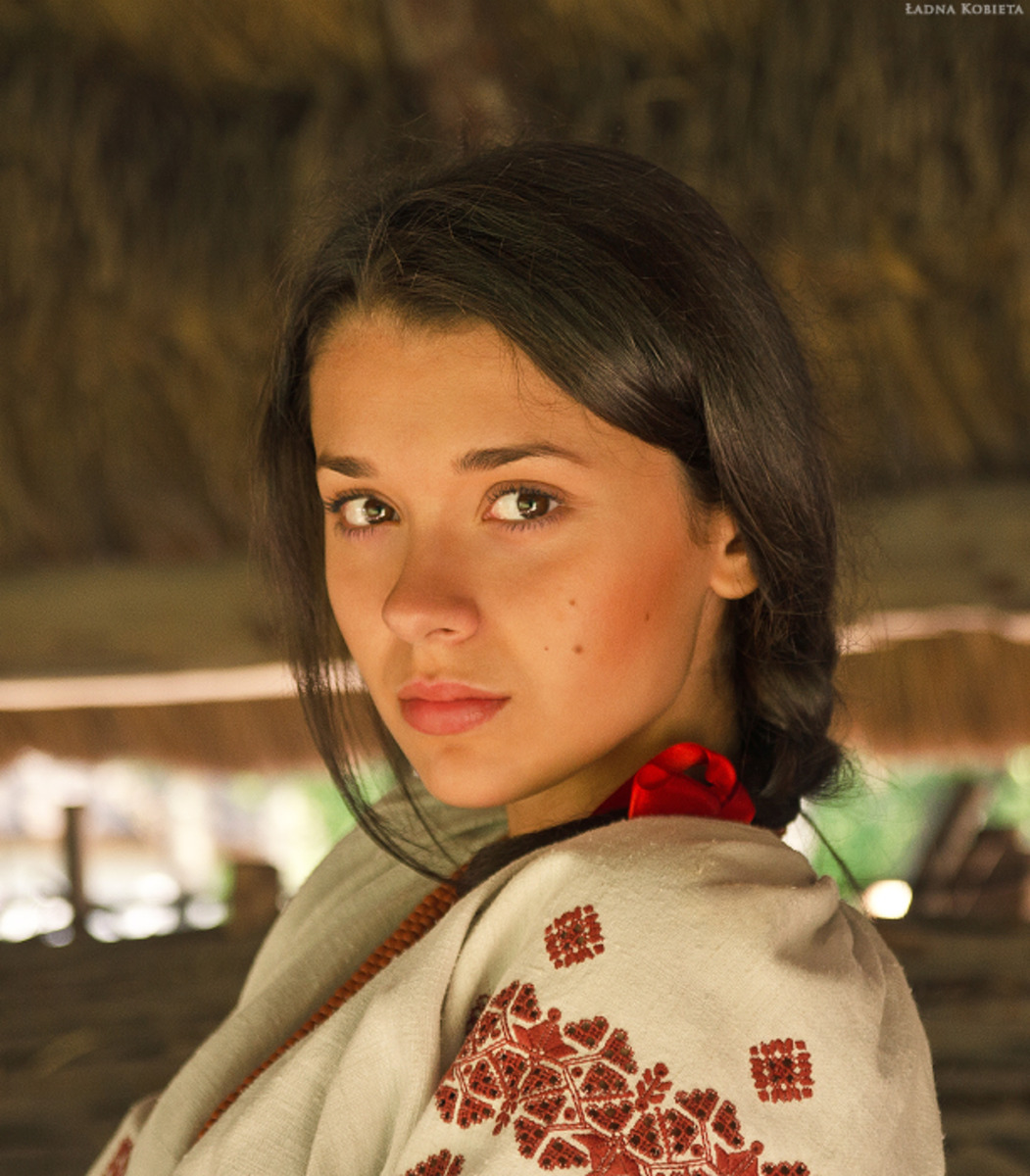Girls in Slavic costumes in Duntai