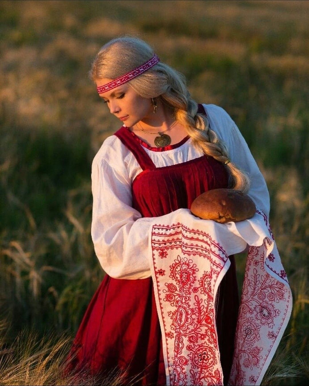 Girls in Slavic costumes in Duntai